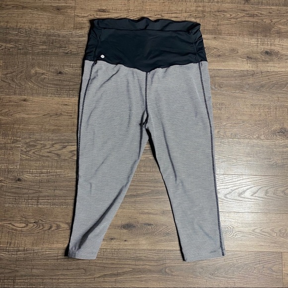 Zella- Maternity Striped Crop Active Leggings - Picture 3 of 5